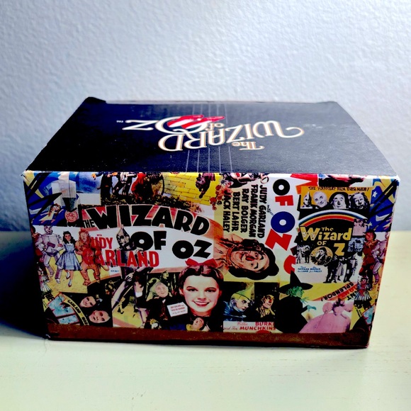 Wizard of Oz Iconic Ruby Slippers Figurine - Picture 4 of 13